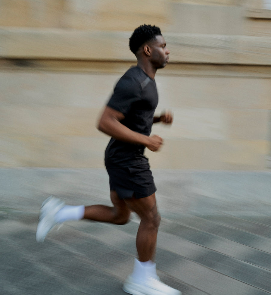 Short de sport court & t-shirt d’entraînement & chaussettes de course hautes