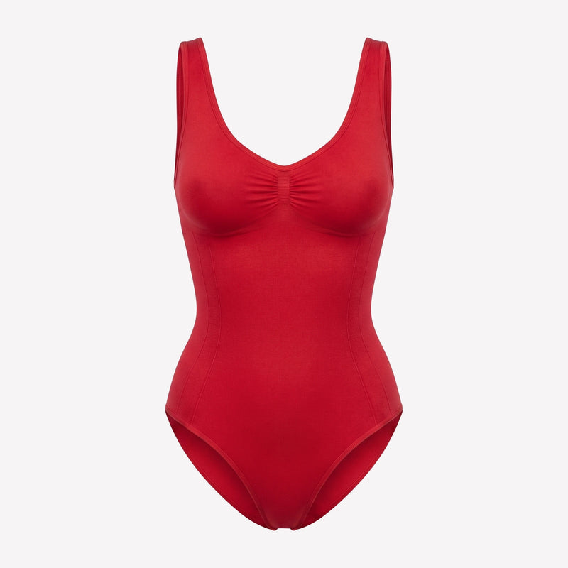 {"alt": "Shaping Body mit breiten Trägern - Oberteile - Classic Red", "quantity":"1"}