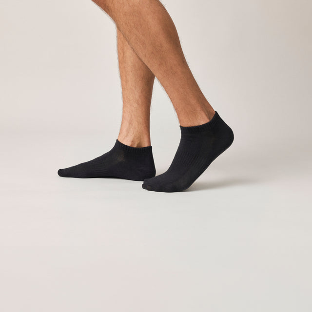 Schwarze Socken.