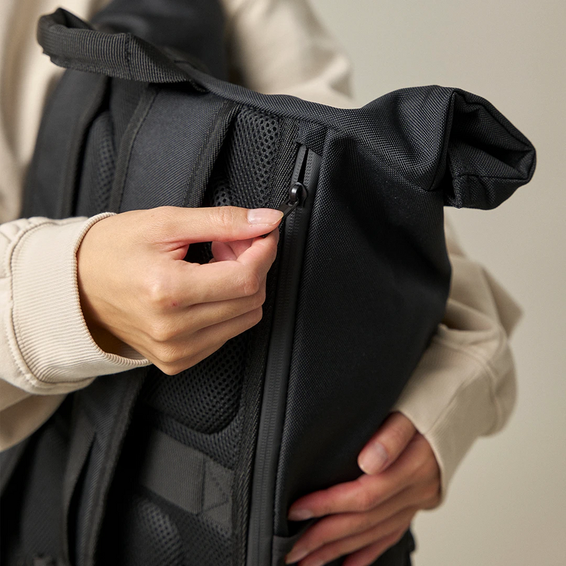 Rolltop Rucksack - Taschen - Großer Eingriff am Rücken