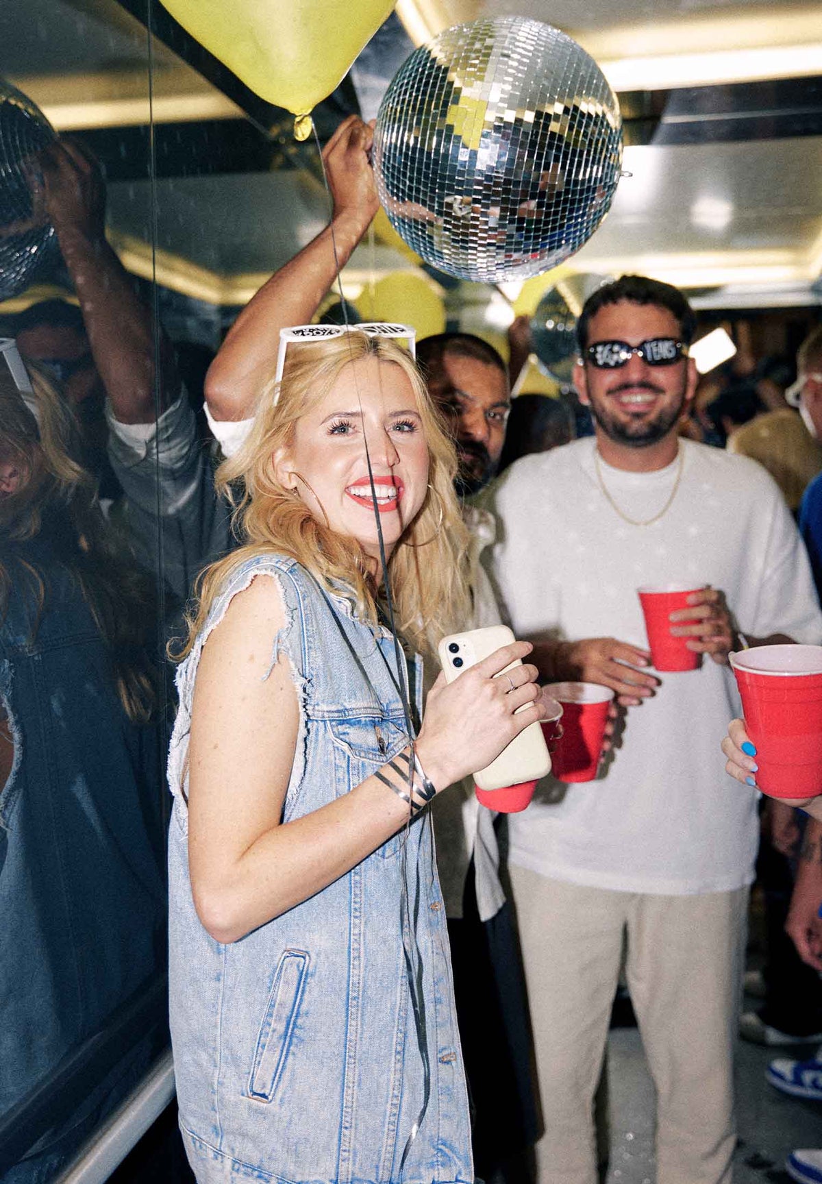 //snocks.com/cdn/shop/files/SNOCKS-Birthday-11.jpg?v=1659446744