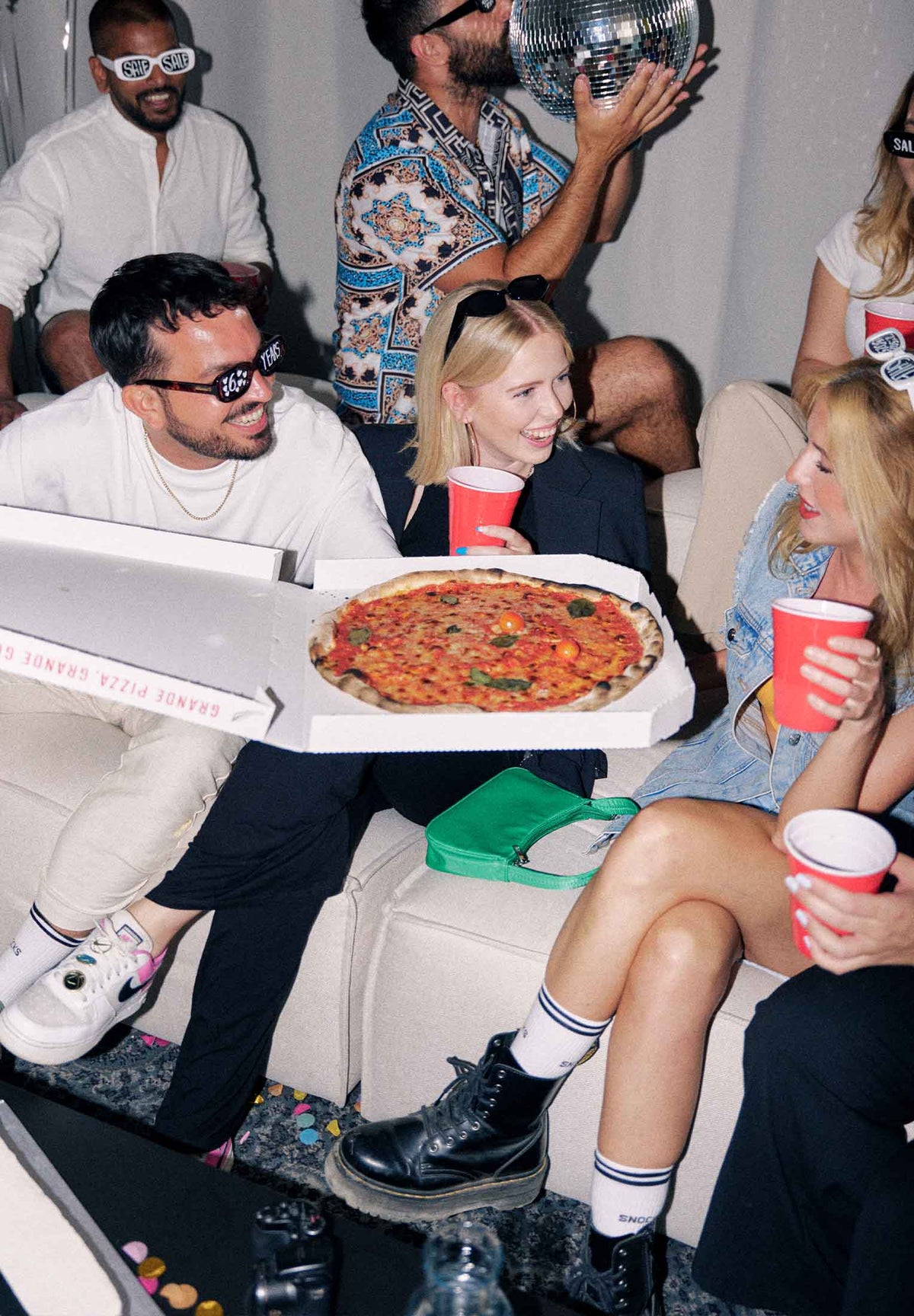 //snocks.com/cdn/shop/files/SNOCKS-Birthday-12.jpg?v=1659446729