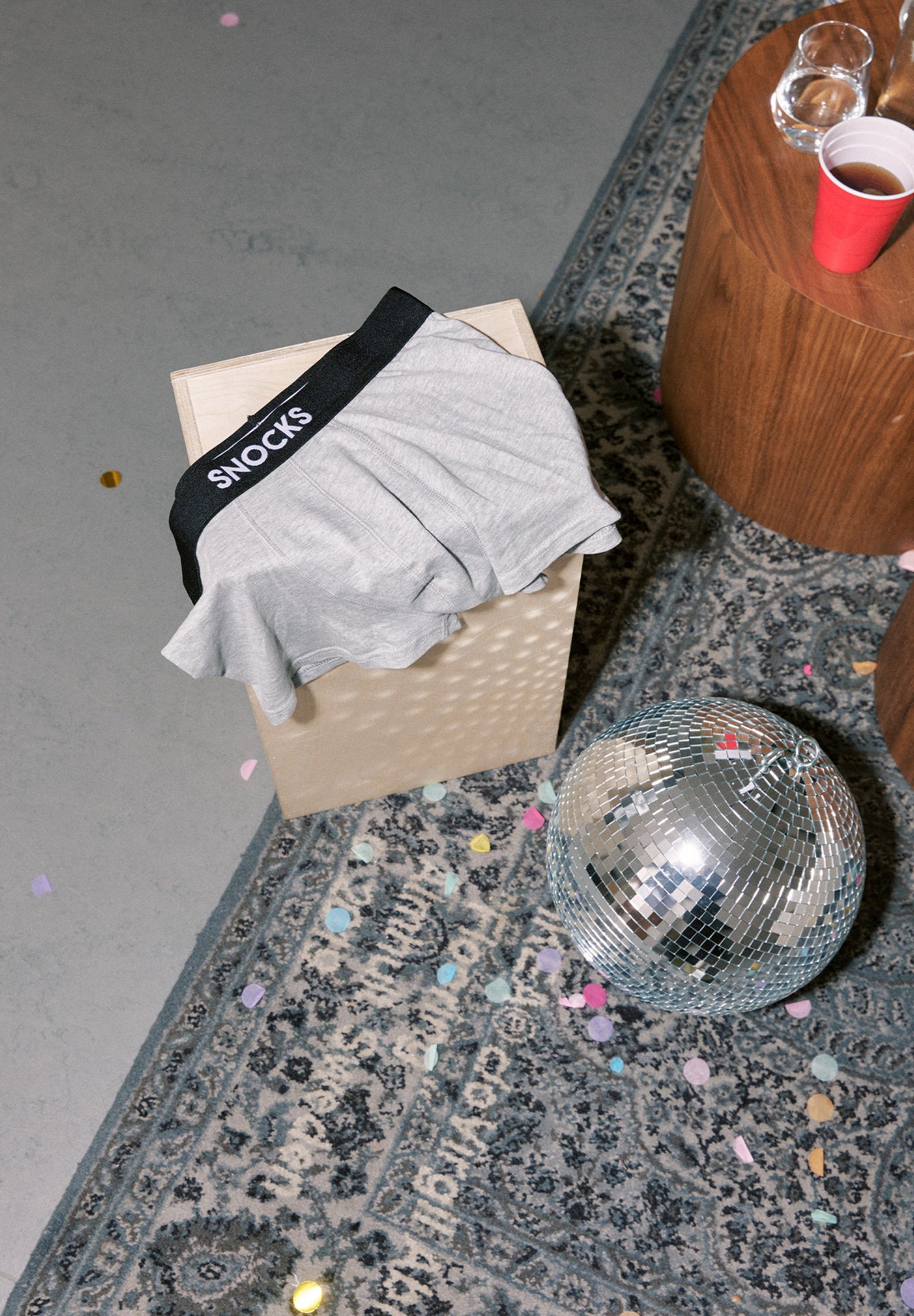 //snocks.com/cdn/shop/files/SNOCKS-Birthday-4.jpg?v=1659446745