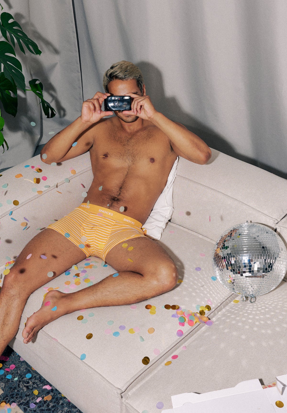 //snocks.com/cdn/shop/files/SNOCKS-Birthday-8.jpg?v=1659446745