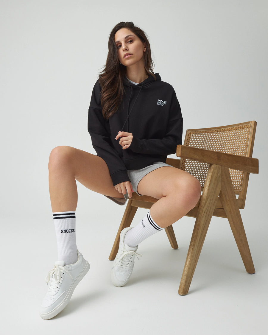 Hohe Sportsocken & Hoodie & Sweatshorts