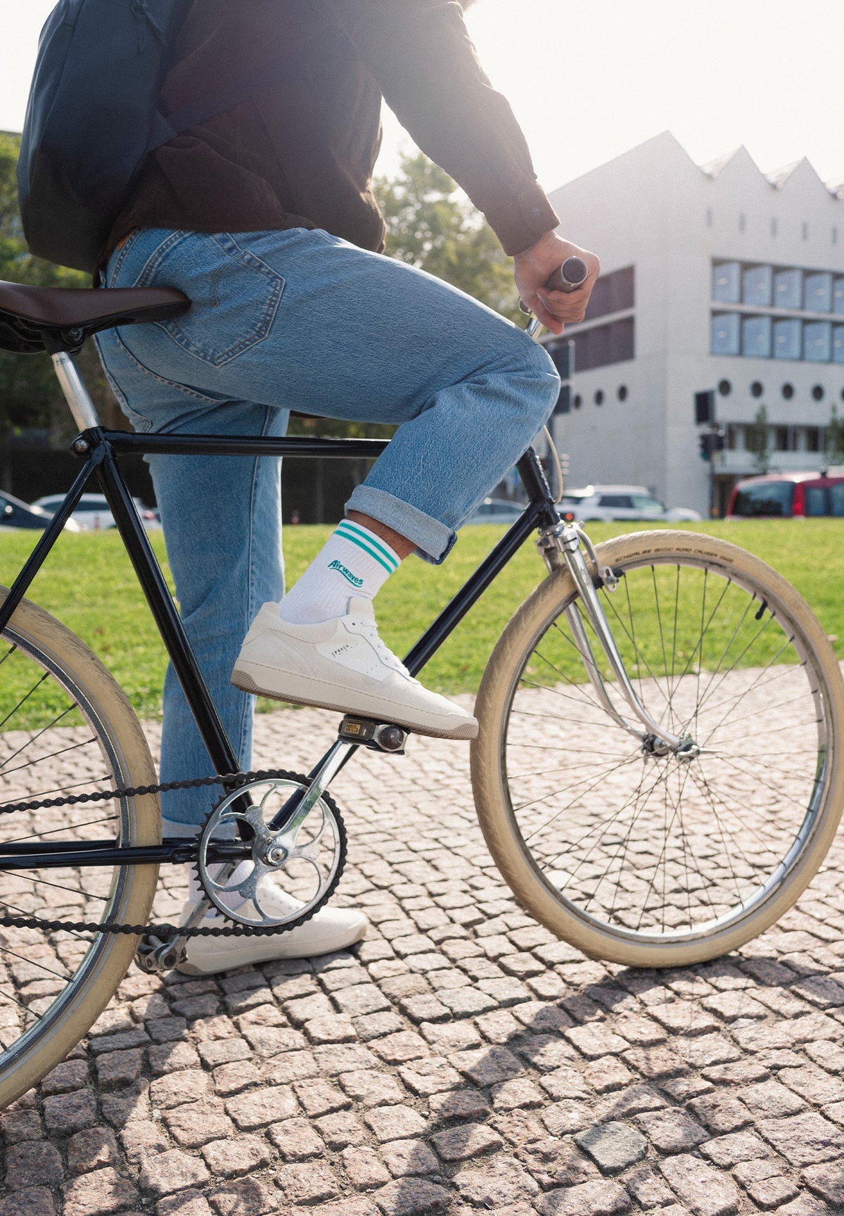 //snocks.com/cdn/shop/files/snocks-x-airwaves-10.jpg?v=1659450517