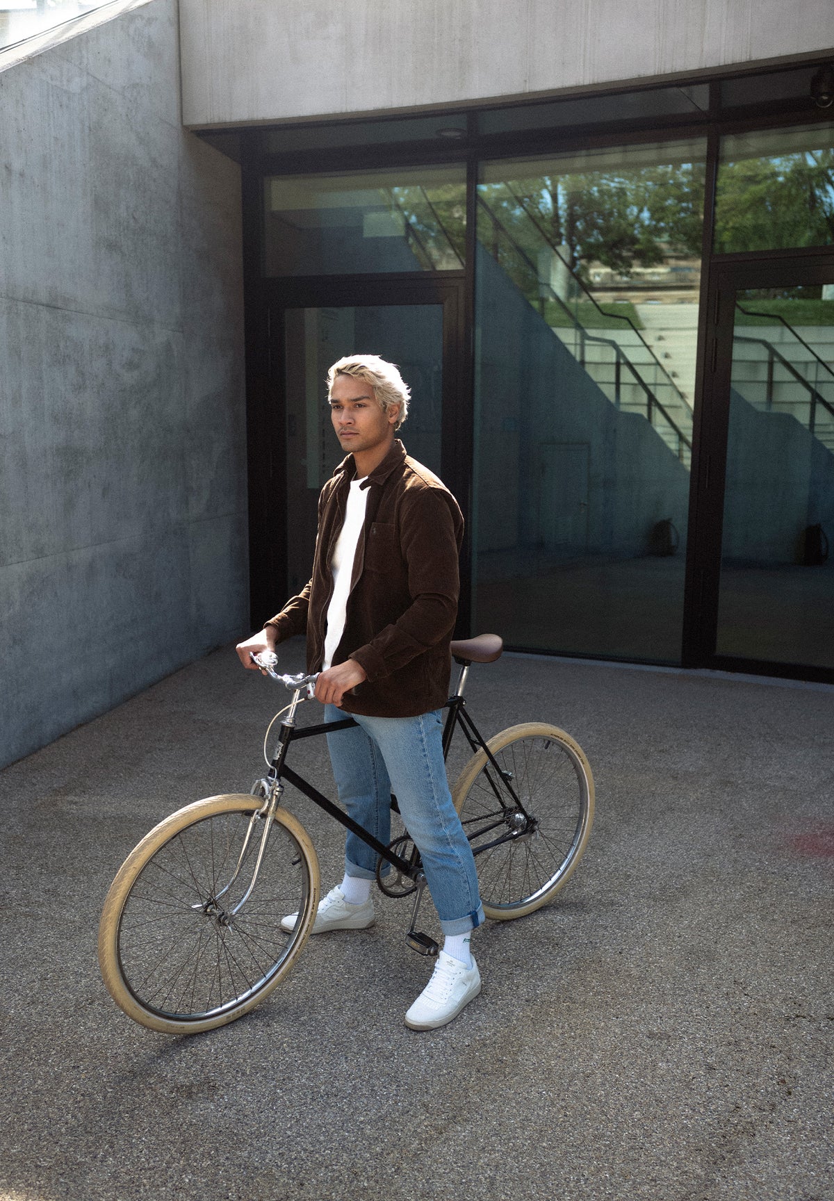 //snocks.com/cdn/shop/files/snocks-x-airwaves-12.jpg?v=1659450517