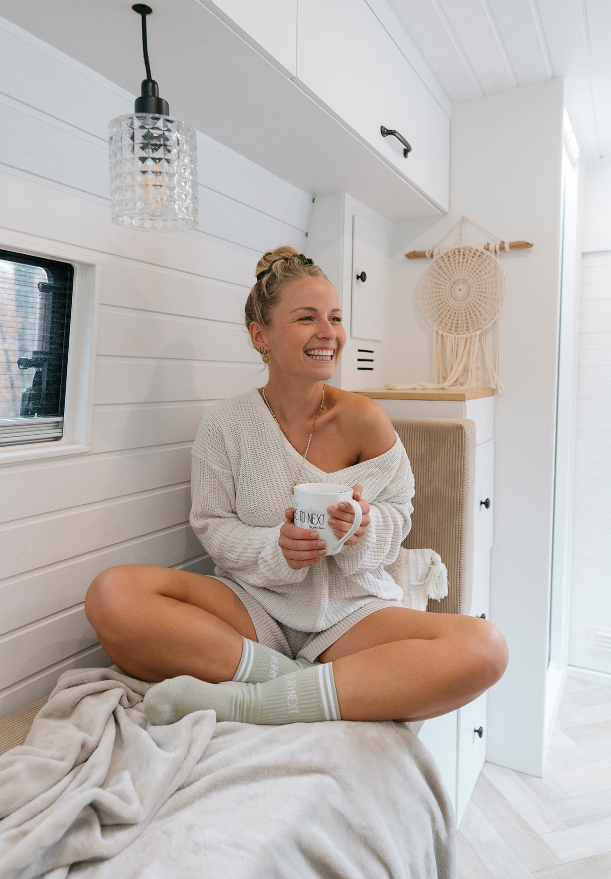 //snocks.com/cdn/shop/files/snocks-x-jileileen-1.jpg?v=1659452276