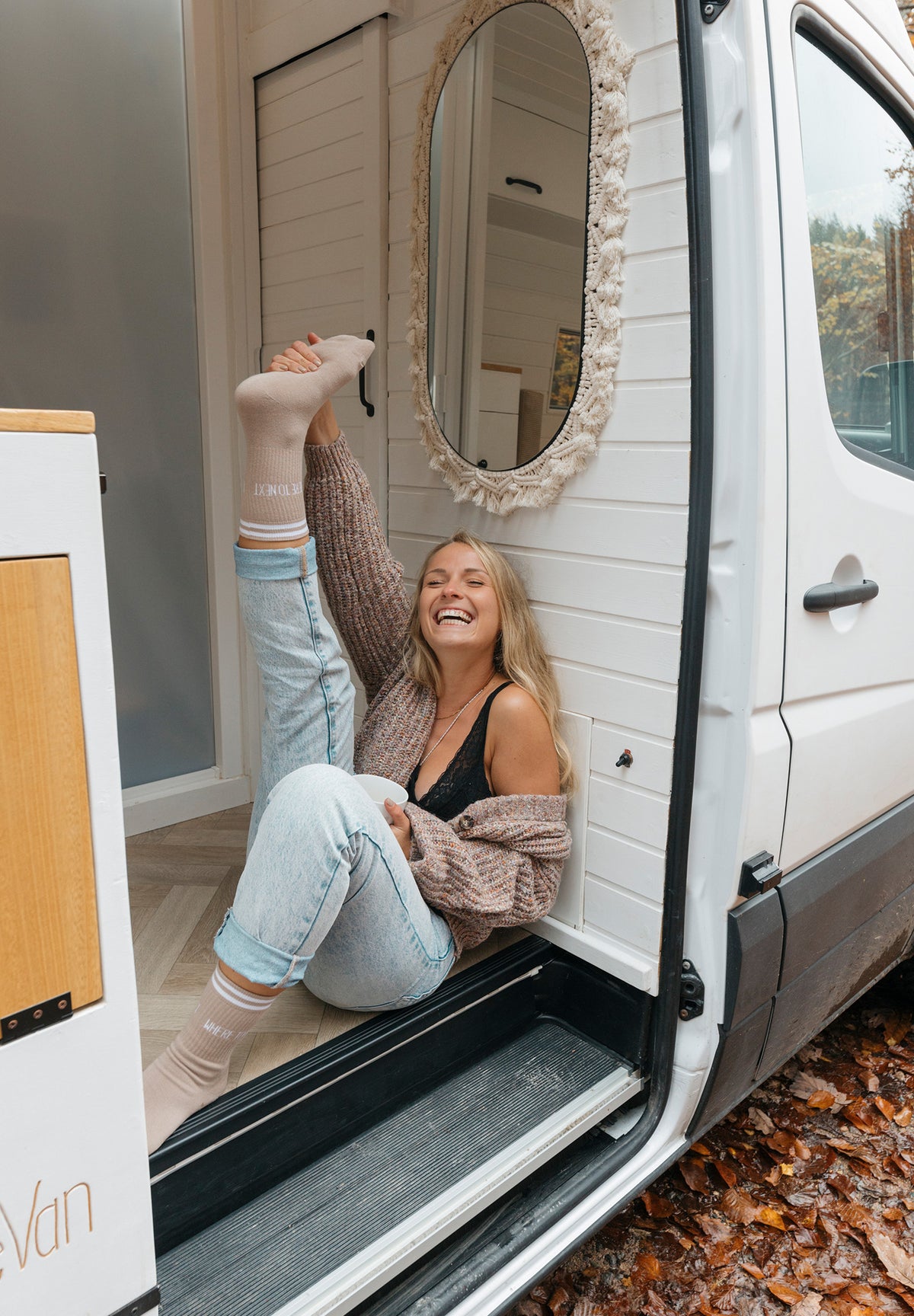 //snocks.com/cdn/shop/files/snocks-x-jileileen-5.jpg?v=1659452276