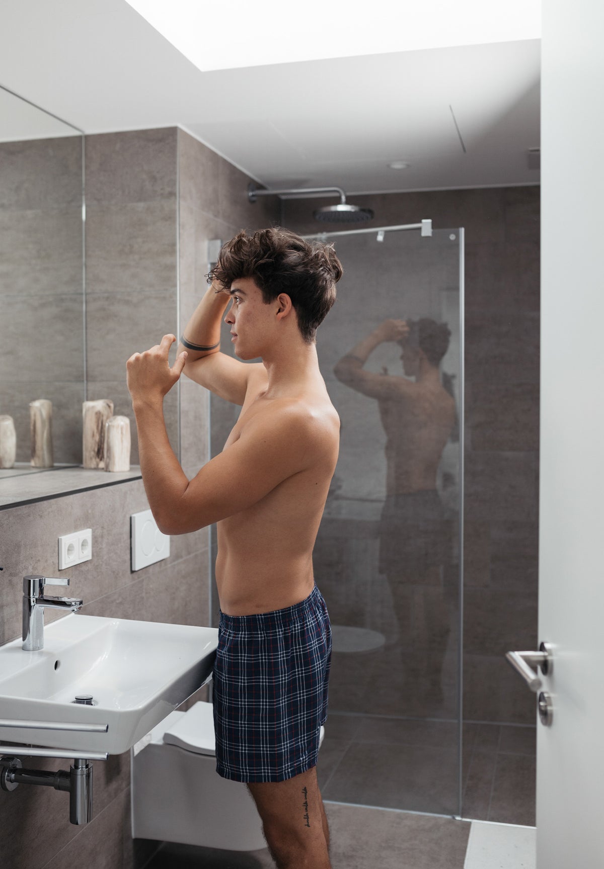 //snocks.com/cdn/shop/files/tim-schaecker-x-snocks-7.jpg?v=1659451736